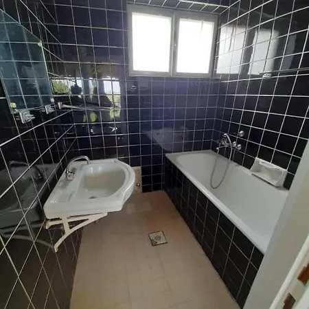 Hazuga Apartman Apartment *